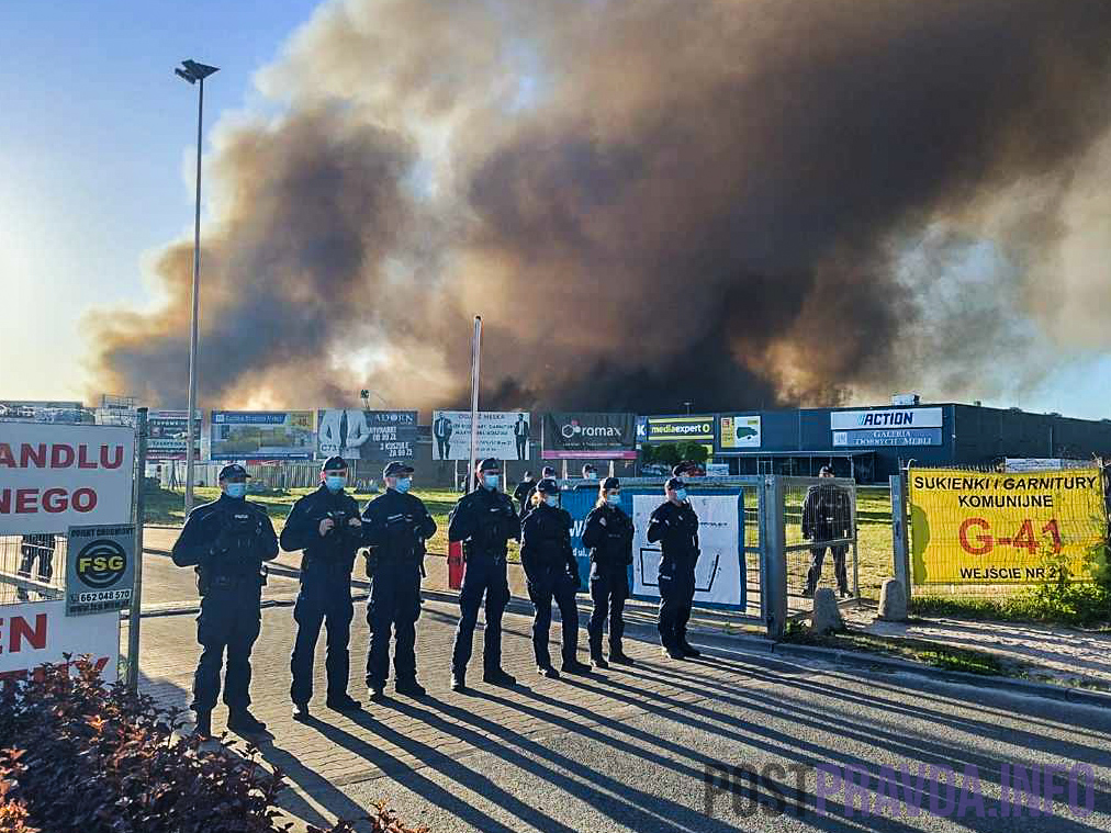 Na zdj. pożar Centrum Handlowego Marywilska w Warszawie, fot. mat. pras Polskiej Policji, Departament Sprawiedliwości USA